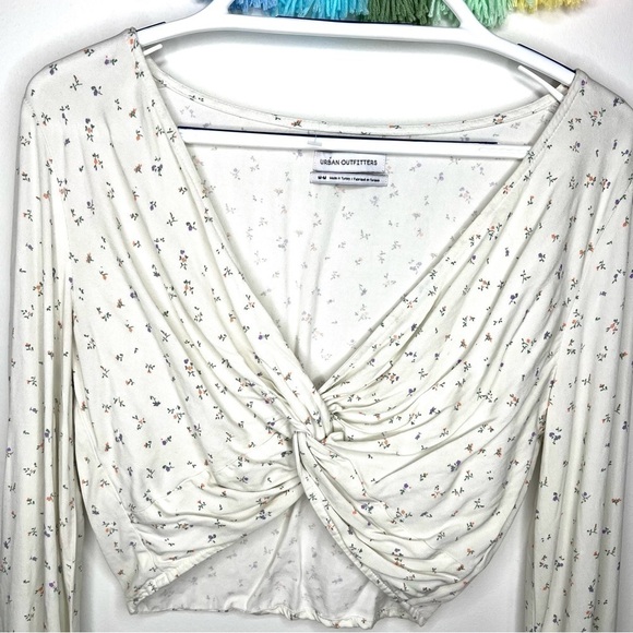 Urban Outfitters Madison Twist-Front Dainty Floral  Off White Cropped Blouse - Picture 5 of 13